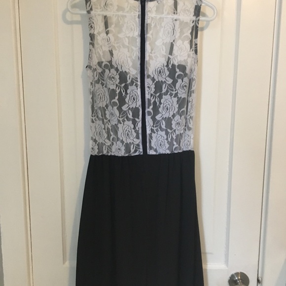 Spanish lace and chiffon party dress. - Picture 4 of 7